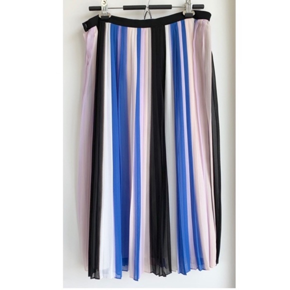 Club Monaco Dresses & Skirts - CLUB MONACO Rosalind pleated skirt